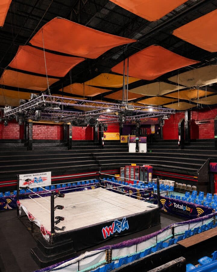 Ring y gradas de Arena Naucalpan listos para un evento